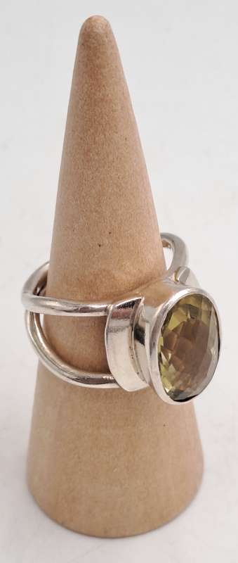 Pre-owned silver ring with citrine gemstone