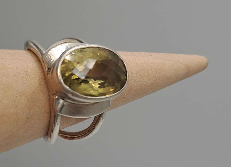 Pre-owned silver ring with citrine gemstone
