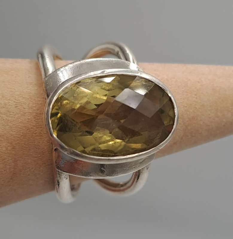 Pre-owned silver ring with citrine gemstone