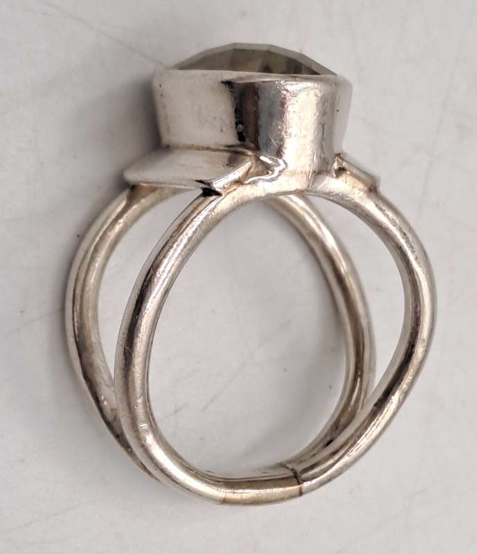 Pre-owned silver ring with citrine gemstone