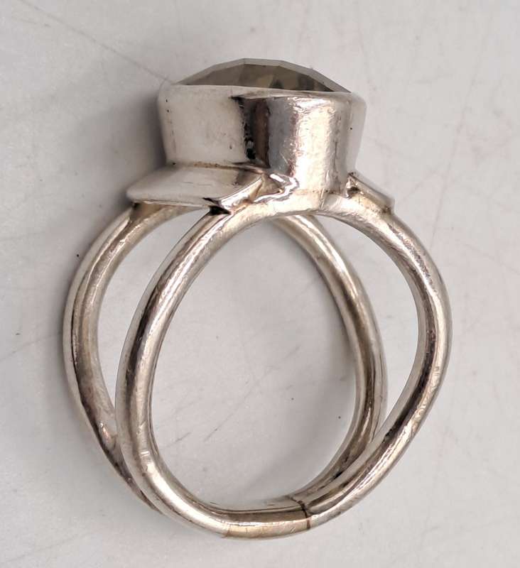 Pre-owned silver ring with citrine gemstone