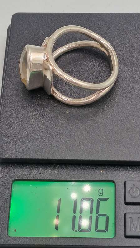Pre-owned silver ring with citrine gemstone