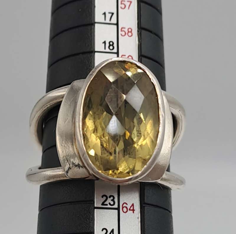 Pre-owned silver ring with citrine gemstone