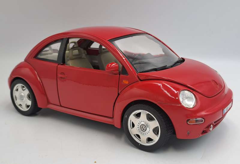 Burago 1998 Volkswagen New Beetle Made In Italy Scale 1/18