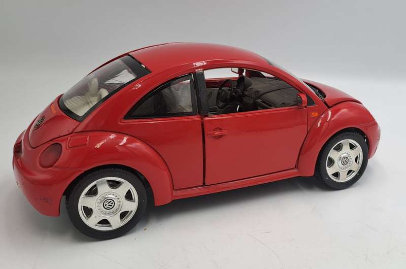 Burago 1998 Volkswagen New Beetle Made In Italy Scale 1/18