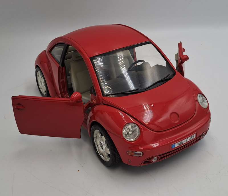 Burago 1998 Volkswagen New Beetle Made In Italy Scale 1/18