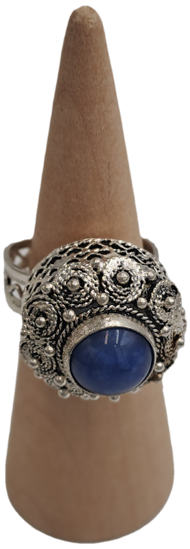 Pre-owned Sterling Silver ring with Lapis Lazuli Gemstone -