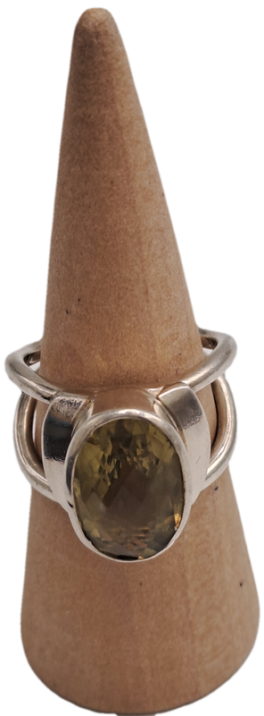 Pre-owned silver ring with citrine gemstone