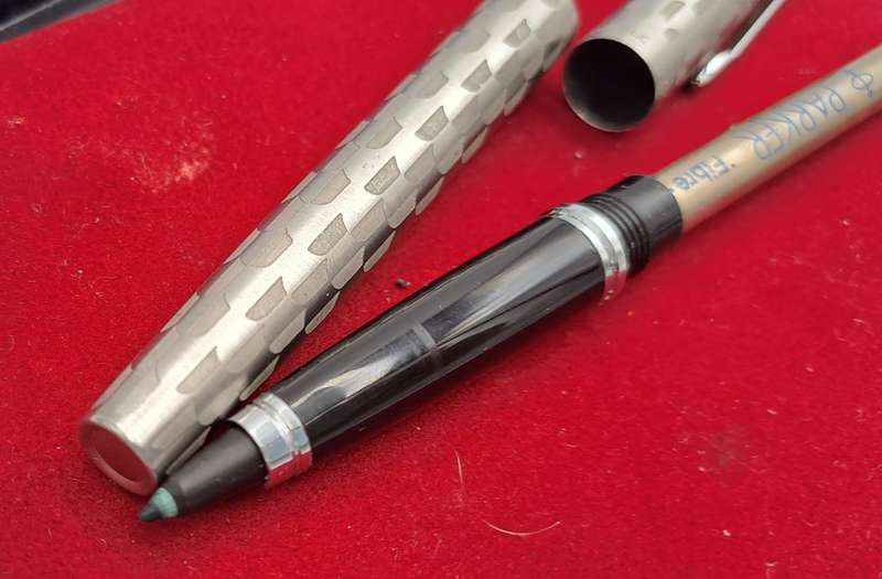 Vintage 1980's Parker 45 Harlequin 80 Black Shield CT Fiber Tip Pen-need new refill