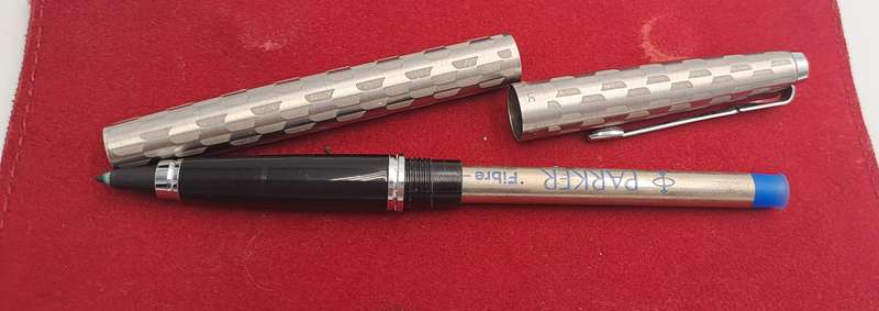 Vintage 1980's Parker 45 Harlequin 80 Black Shield CT Fiber Tip Pen-need new refill