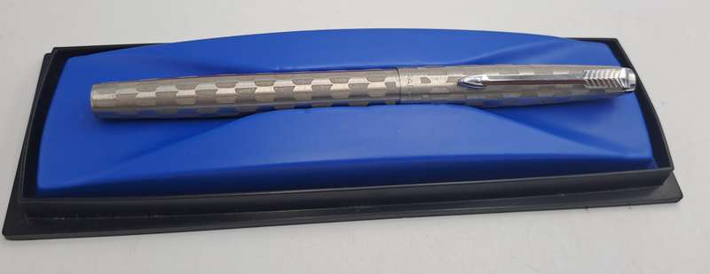Vintage 1980's Parker 45 Harlequin 80 Black Shield CT Fiber Tip Pen-need new refill