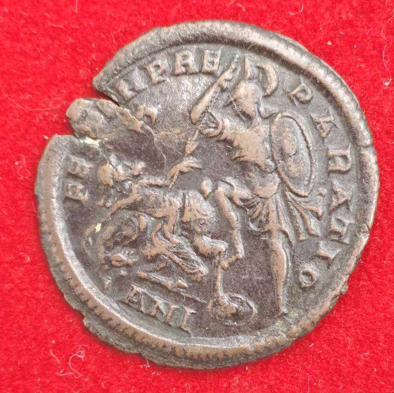 Ancient Roman Coin CONSTANTIUS II Centenniolis 336-360 A.D. GALDIATOR HORSEMAN WAR BATTLE