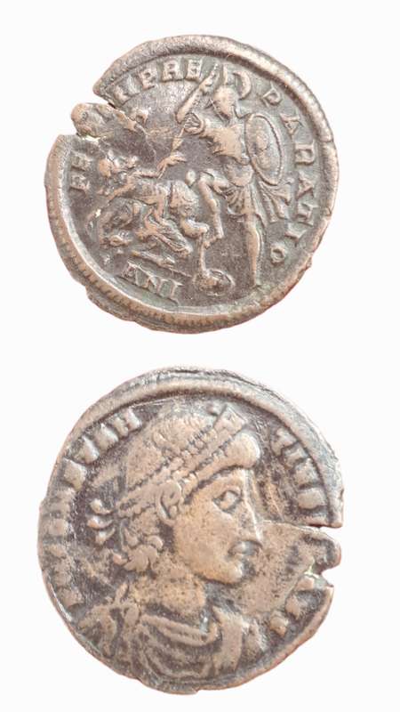 Ancient Roman Coin CONSTANTIUS II Centenniolis 336-360 A.D. GALDIATOR HORSEMAN WAR BATTLE