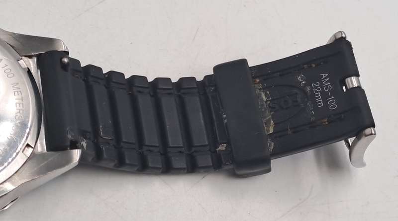 Pre-Owned Men's Quartz Fossil Watch with 22mm rubber band -Working -Cosmetic wear