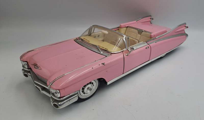 1959 Die-Cast Pink Cadillac Eldorado Biarritz Maisto Scale 1/18 made in Thailand-see Condition
