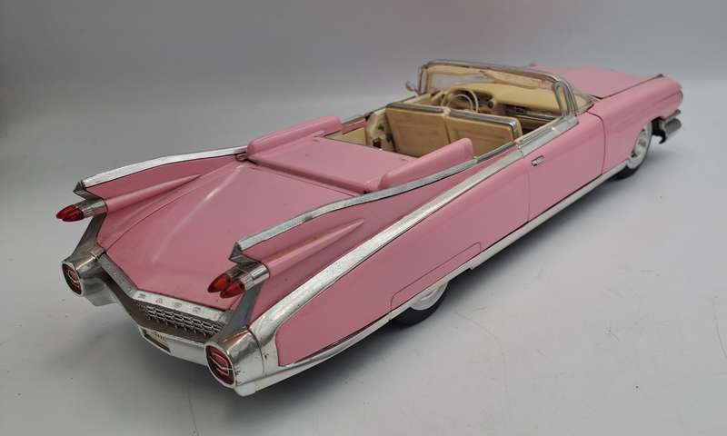 1959 Die-Cast Pink Cadillac Eldorado Biarritz Maisto Scale 1/18 made in Thailand-see Condition