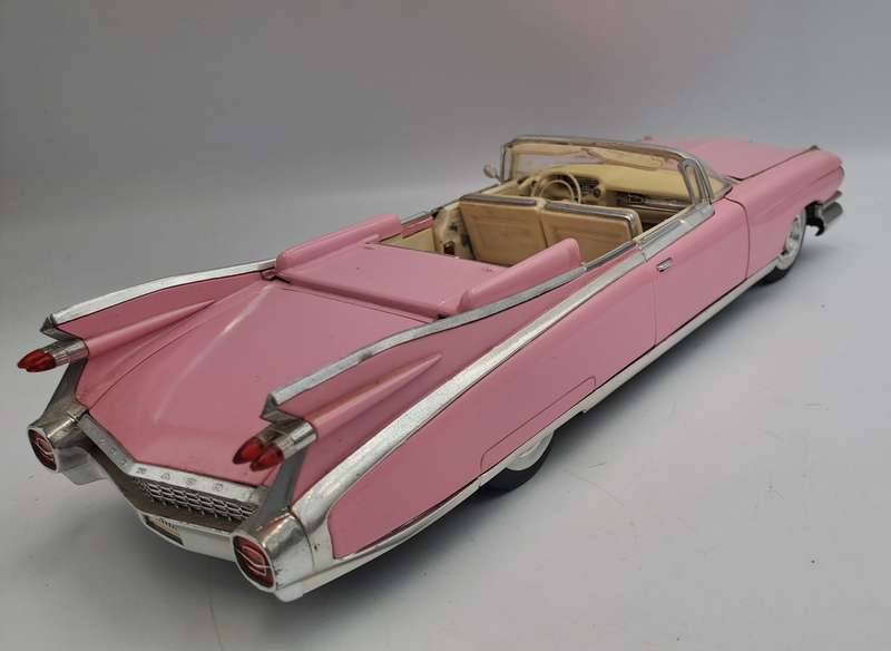 1959 Die-Cast Pink Cadillac Eldorado Biarritz Maisto Scale 1/18 made in Thailand-see Condition
