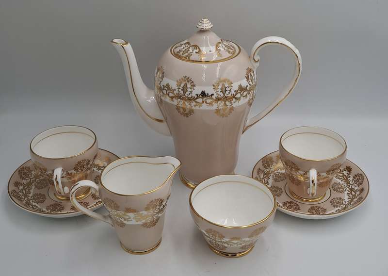 Beautiful 16pc Vintage Royal Grafton Fine bone China Tea set -Gold Trim -Mint Condition