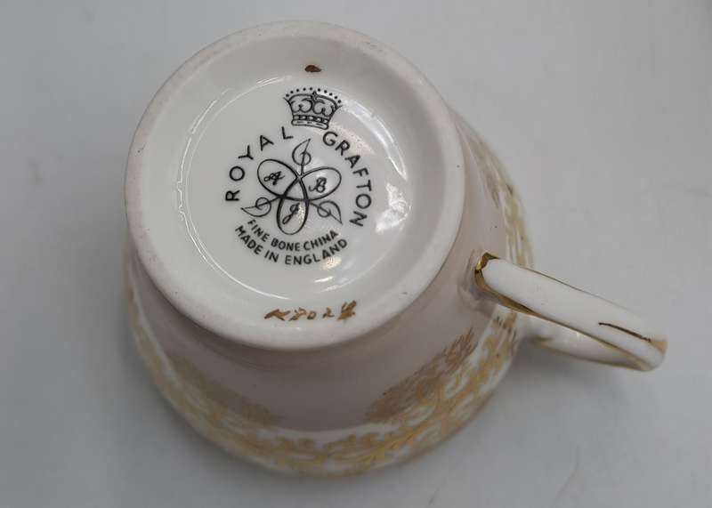 Beautiful 16pc Vintage Royal Grafton Fine bone China Tea set -Gold Trim -Mint Condition