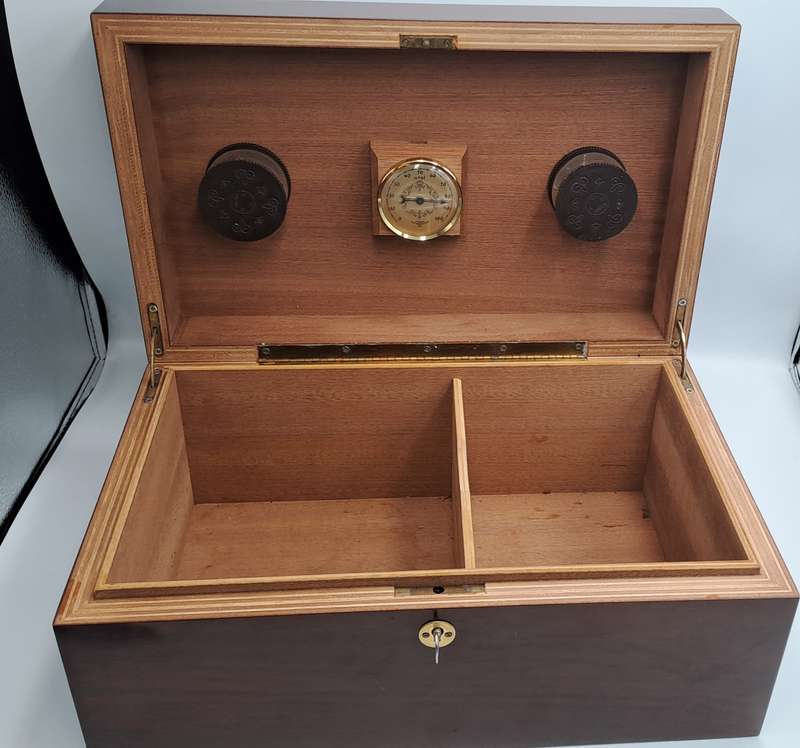 Wood Cigar Box with Hygrometer- with Key -fuenze made in italy