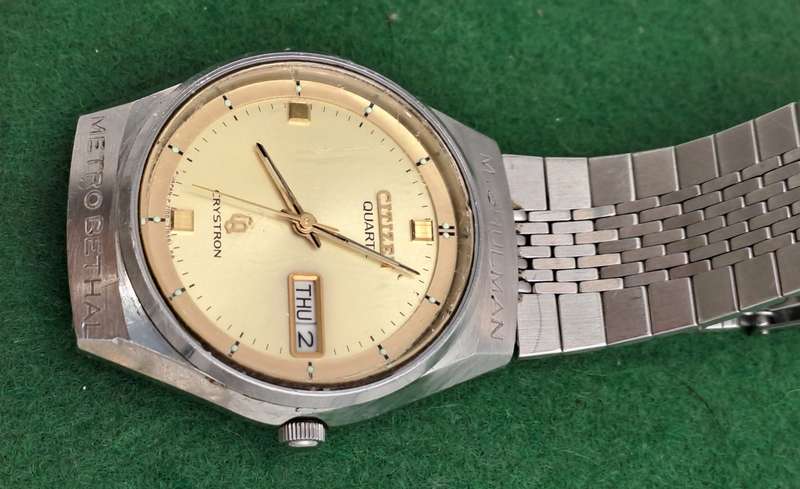 Vintage Citizen CRYSTRON Day-Date Quartz Watch -NOT WORKING MOVEMENT FAULTY