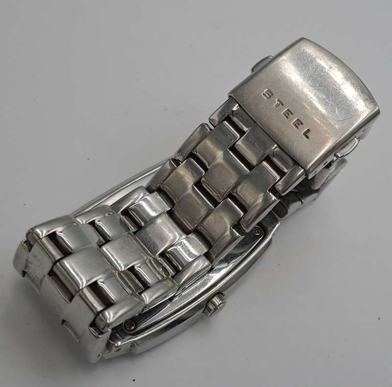 Pre-owned Guess steel men's watch - working