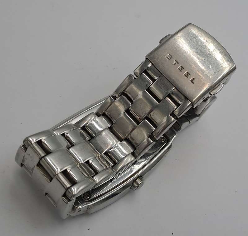 Pre-owned Guess steel men's watch - working