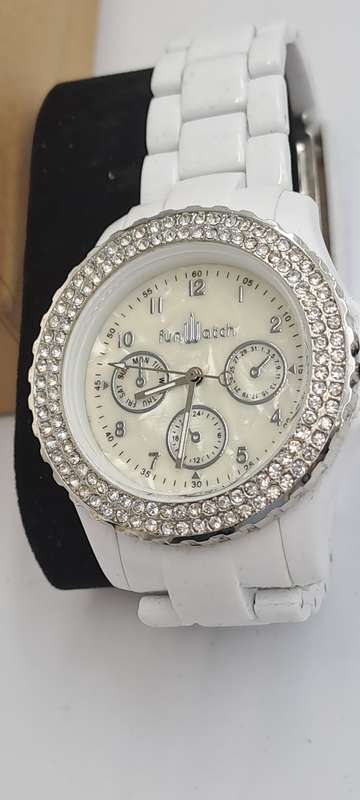 Pre-Owned UNUSED Ladies fun watch-Quartz  -by Woolworths