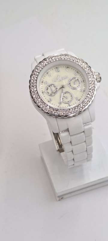 Pre-Owned UNUSED Ladies fun watch-Quartz  -by Woolworths