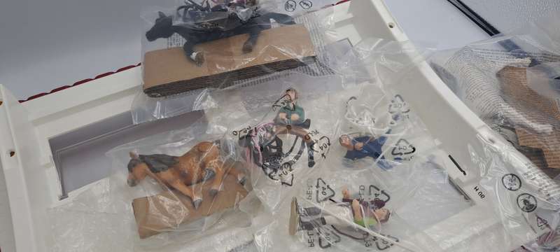 Rare !!! Schleich Horse Club,40pc  Horse Toys ,Girls and Boys Riding School Horse Set with Riders 5+