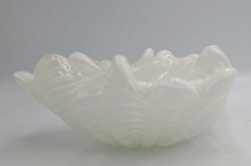 Murano Art Glass Brilliant White Swirl Vase 7,5cm x 17cm x 18cm