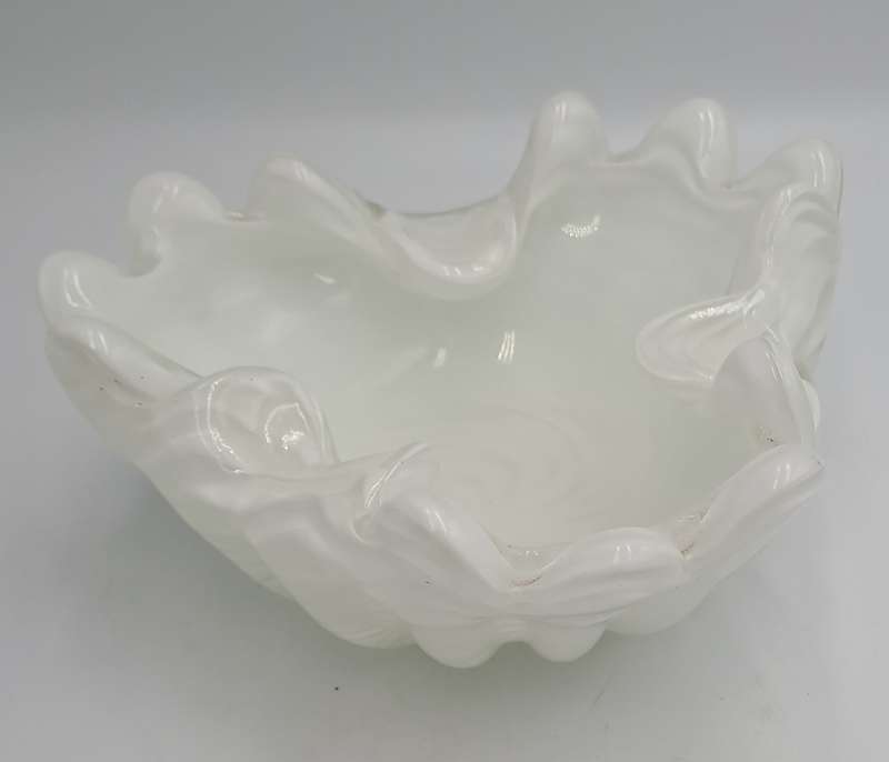Murano Art Glass Brilliant White Swirl Vase 7,5cm x 17,5cm x 16cm