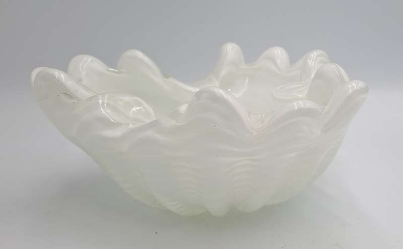 Murano Art Glass Brilliant White Swirl Vase 7,5cm x 17,5cm x 16cm