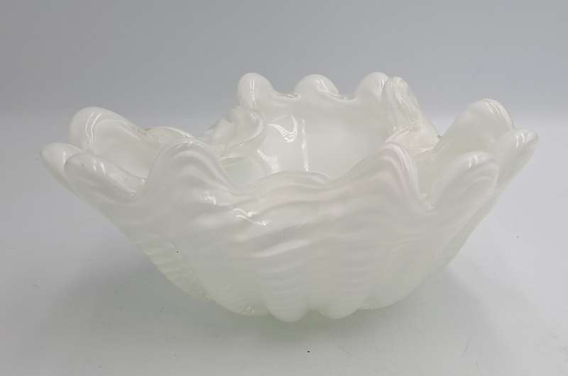 Murano Art Glass Brilliant White Swirl Vase 7,5cm x 17,5cm x 16cm