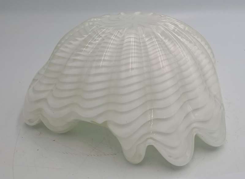 Murano Art Glass Brilliant White Swirl Vase 7,5cm x 17,5cm x 16cm