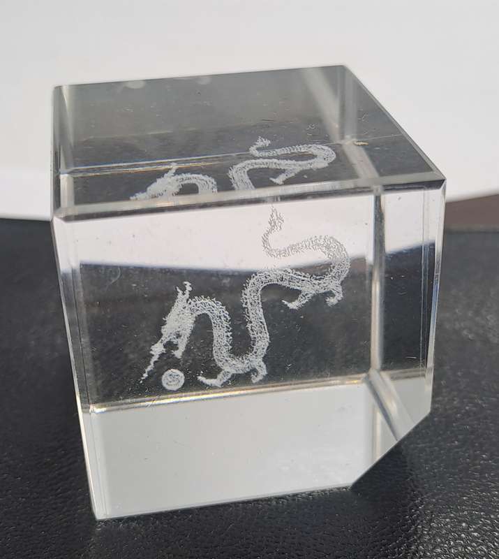 Chinese Dragon Crystal Glass Paperweight 3D Laser Etched Cube-Boxed 4,5cm x 5cm x 5cm