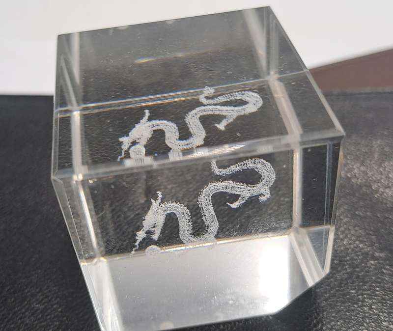 Chinese Dragon Crystal Glass Paperweight 3D Laser Etched Cube-Boxed 4,5cm x 5cm x 5cm