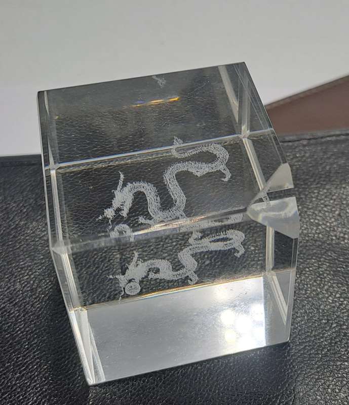 Chinese Dragon Crystal Glass Paperweight 3D Laser Etched Cube-Boxed 4,5cm x 5cm x 5cm