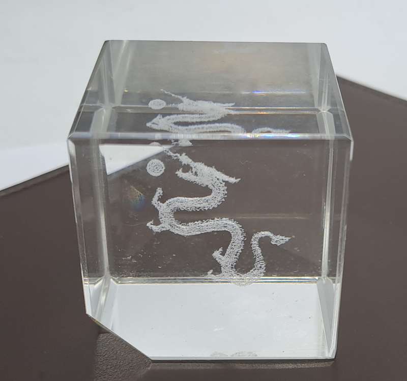 Chinese Dragon Crystal Glass Paperweight 3D Laser Etched Cube-Boxed 4,5cm x 5cm x 5cm