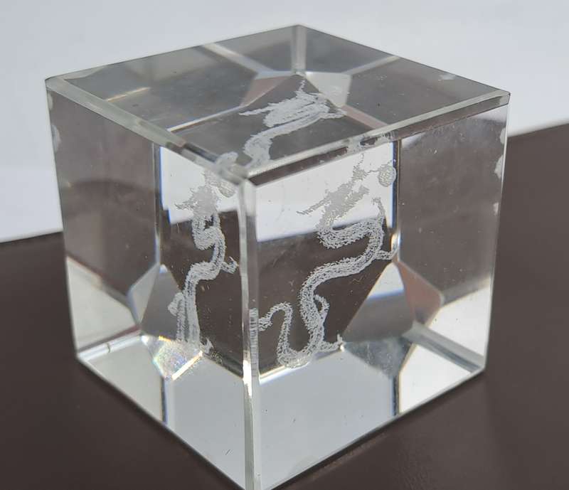 Chinese Dragon Crystal Glass Paperweight 3D Laser Etched Cube-Boxed 4,5cm x 5cm x 5cm