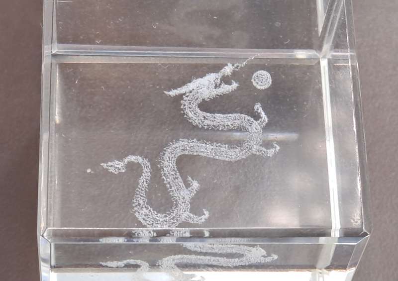 Chinese Dragon Crystal Glass Paperweight 3D Laser Etched Cube-Boxed 4,5cm x 5cm x 5cm