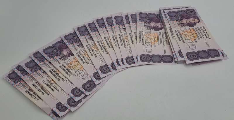 Total of 90 Notes-1989 Gerhard De Kock R5 Notes 3rd Issue In Sequence