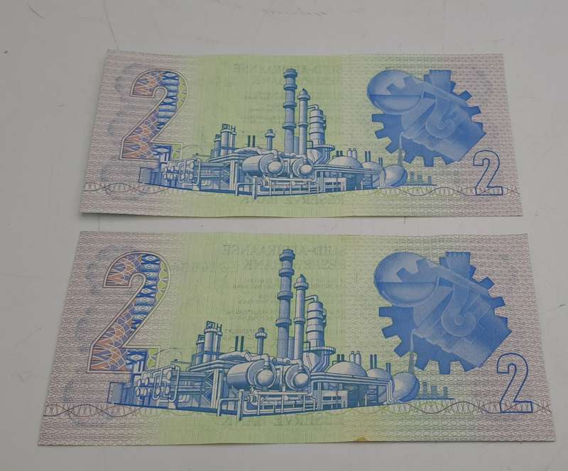 2 x 1984 GPC de Kock 2 Rand Notes -AFR-ENG in sequence  - 3rd Issue - Stained