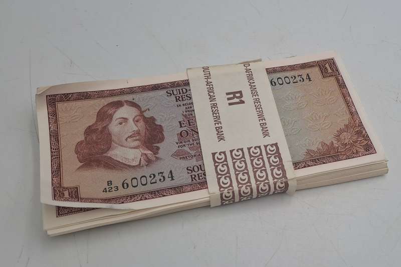 Lot of 66- 1975 De Jongh R1 Notes Afr-Eng-3rd Issue In Sequence Uncirculated