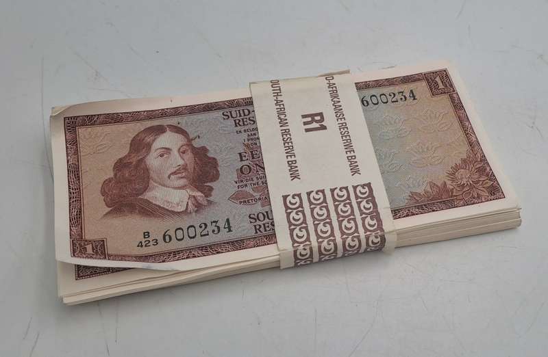 Lot of 66- 1975 De Jongh R1 Notes Afr-Eng-3rd Issue In Sequence Uncirculated