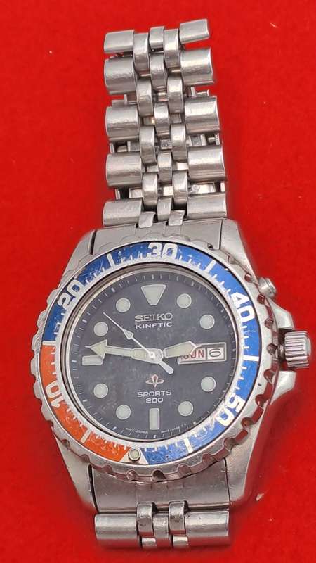Vintage Seiko Kinetic Sports 200 illuminated Dial- SAPPLEX Crystal-see description