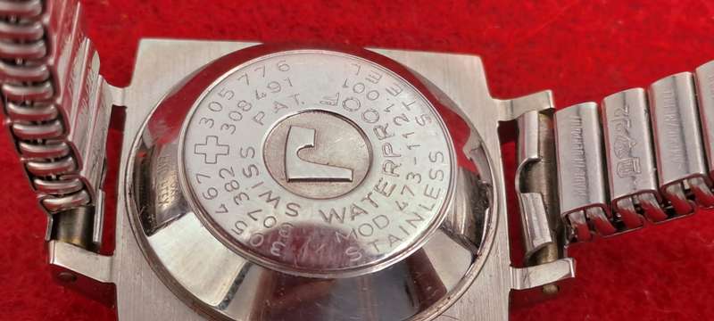 Vintage Swiss Made Ladies Roamer Searock Automatic watch -Working