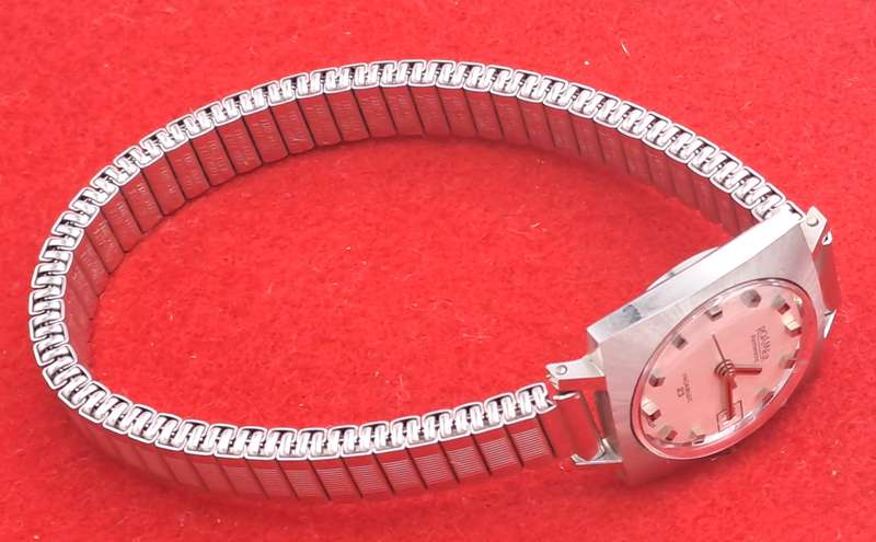 Vintage Swiss Made Ladies Roamer Searock Automatic watch -Working