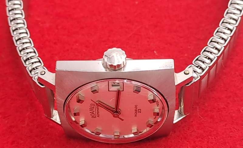 Vintage Swiss Made Ladies Roamer Searock Automatic watch -Working