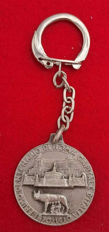 1970- ROME ITALY 1870 -1970 ITALIAN CAPITAL CITY CENTENNIAL Medal on keyring